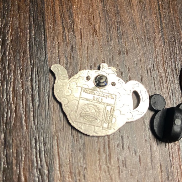 Disney Park Tweedle Dee Alice in Wonderland Tea Pot Hidden Mickey 3 of 5 pin - Picture 3 of 5
